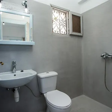 Karpathios Studios * Pefki (Rhodes)